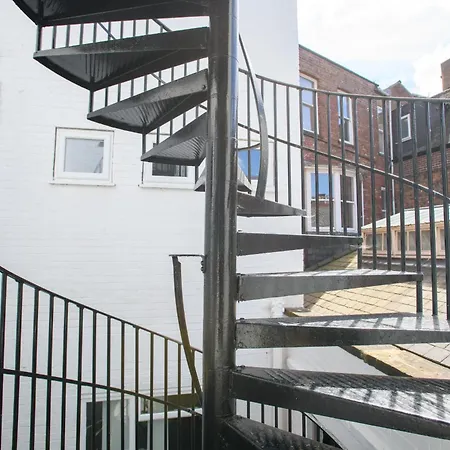Spacious City Center 2 Bed Apartment Free Wifi-3
