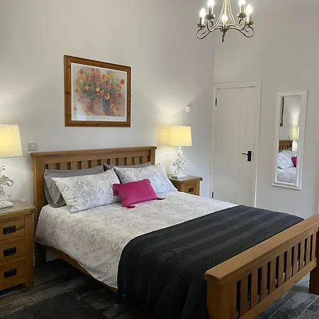 Millbrae Lodges-2