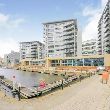 Deluxe City Apt Riverside Balcony &Free Parking-3
