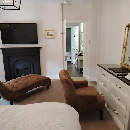 Linroy Guest House-2