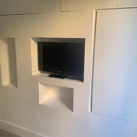 Self Contained Rooms In Central Torquay-3