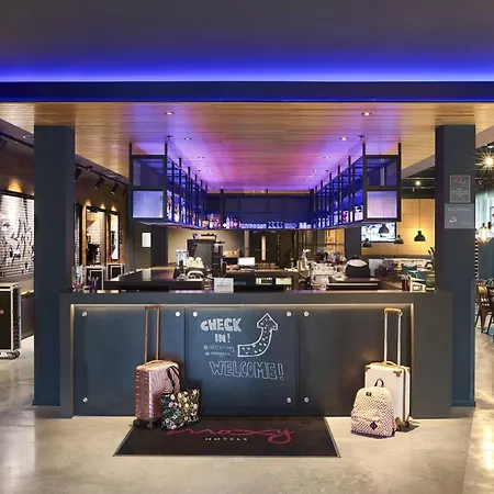 Moxy York-2