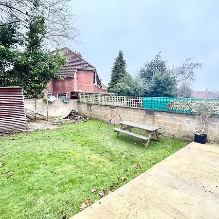 Recently Fully Refurbished --January 2026-- Private En-Suite Room With Brand-New Bathroom And Private Entrance-3