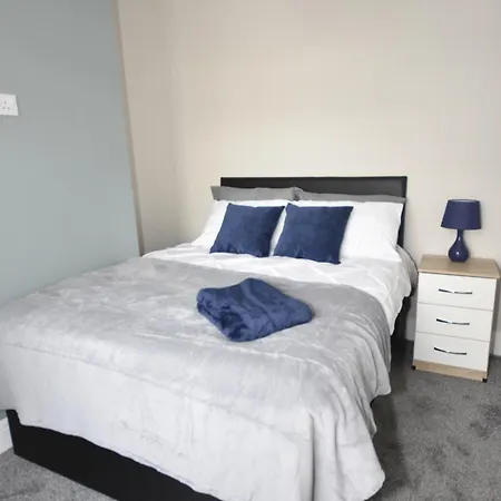 Townhouse @ 32 Penkhull New Road Stoke-2