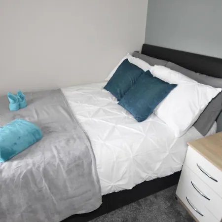 Townhouse @ 32 Penkhull New Road Stoke-3
