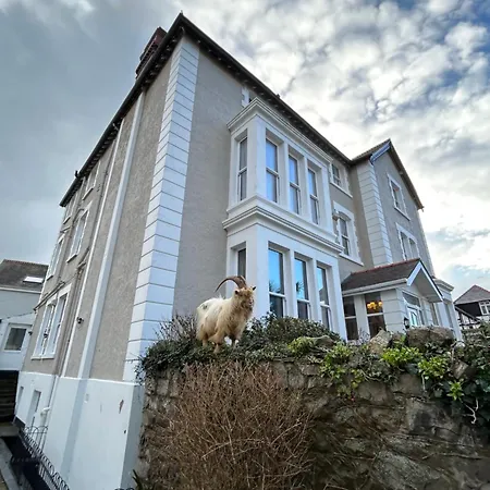 Lansdowne House With Private Car Park-2