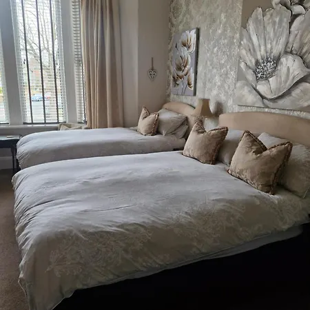 Warwick Lodge-3