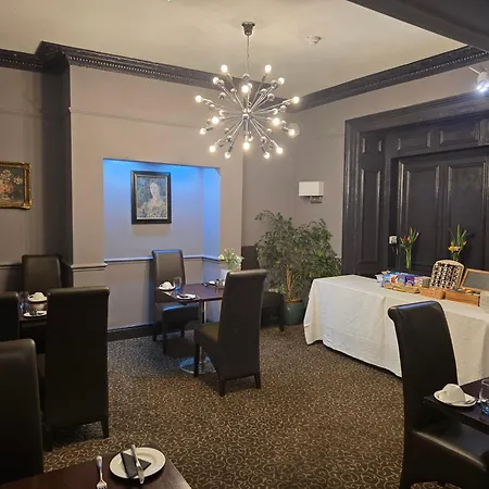 Queens Court Hotel-2