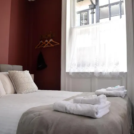 Grosvenor Place Guest House-3