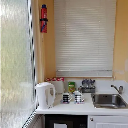 Self Contained Rooms In Central Torquay-2