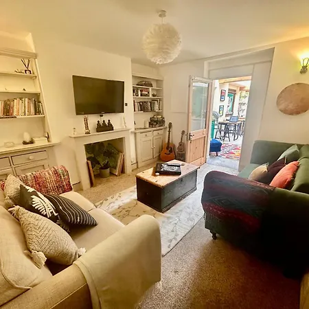 The Dragonfly Guesthouse - Self Catered-3