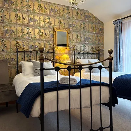 Elm Tree Lodge-3