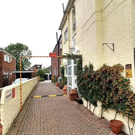 Hunters Lodge Guest House-2