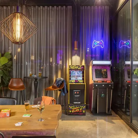 Moxy York-3