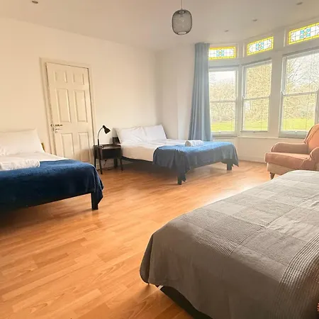 Central Located House For Big Groups-3