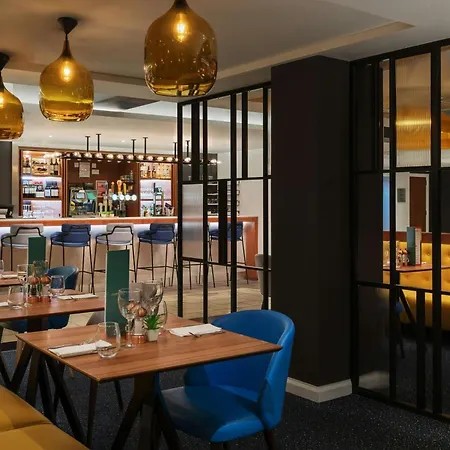 Courtyard By Marriott Glasgow Airport-2