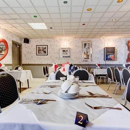 The Sandringham Court Hotel & Apartment Welcoming Large And Small Groups For 16 Years-3
