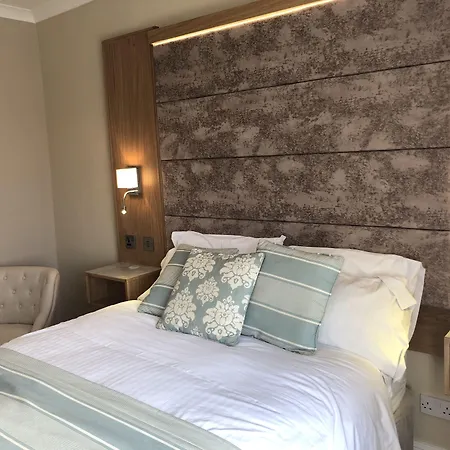 Edgcumbe Guest House-3