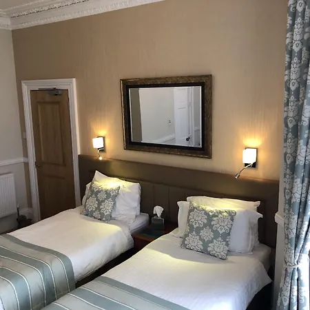 Edgcumbe Guest House-2