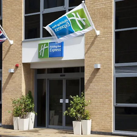 Holiday Inn Express London - Watford Junction By Ihg-2