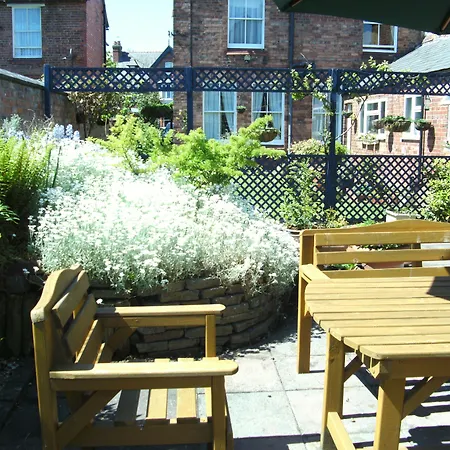 Chester Brooklands Bed & Breakfast-2