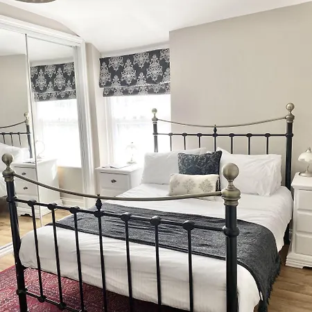 Devon House Guest House-3