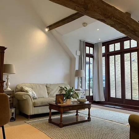 The Byre, At Cradle Barn Offering A King Suite-3