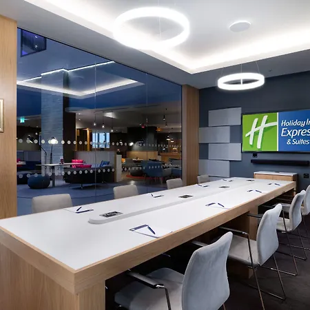 Holiday Inn Express - London Heathrow T4 By Ihg-3