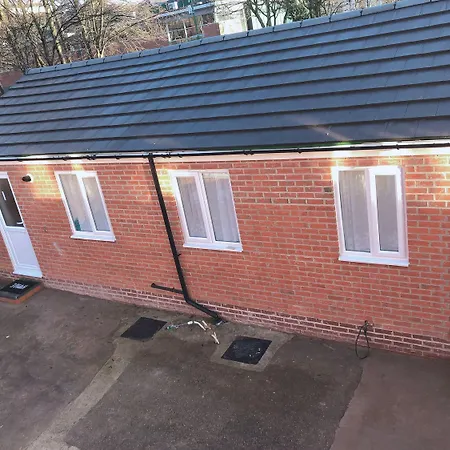 Modern Two-Bedroom Suite: City Centre Convenience-2