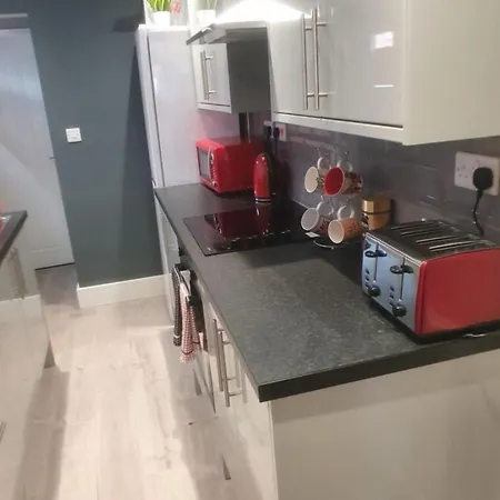 Townhouse @ 11 Nicholls Street Stoke-2