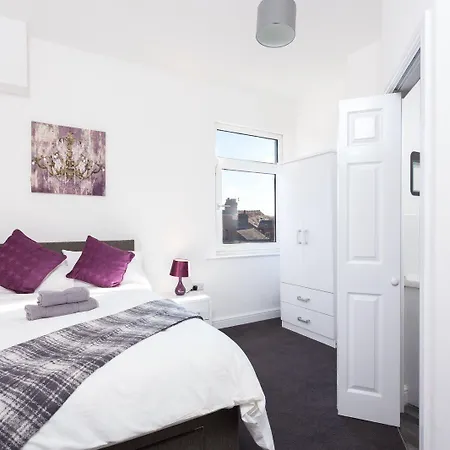 Townhouse @ 76 Clare Street Stoke-2