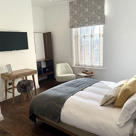 Upstairs At 33 - Self Check In Boutique Accommodation In Worcester Centre-2