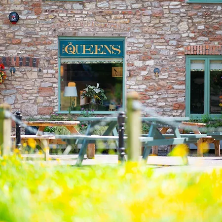 The Queens Chew Magna-3