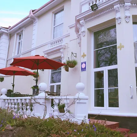Fleurie Guest House-3