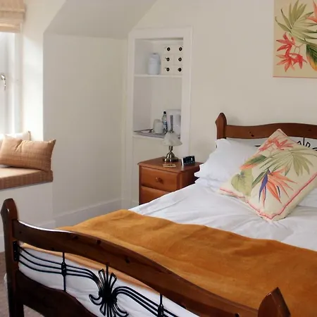 Hollyburn Bed And Breakfast-2