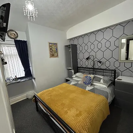 Hornby Villa B&B Couples & Families Only- Quiet Central Location- Near To Winter Gardens-2