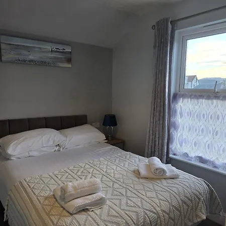 Glascoed Guest House-2