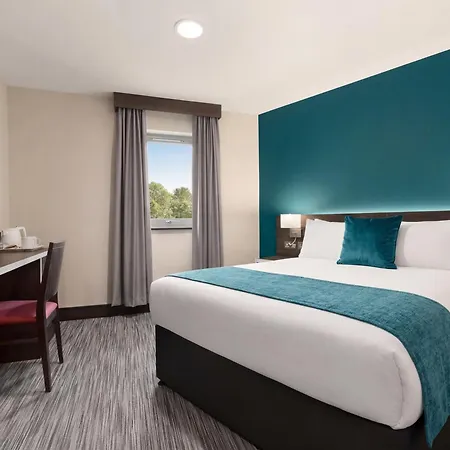 Ramada By Wyndham Cobham-3