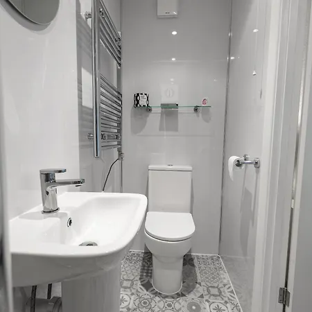 Kingsway Guesthouse - A Selection Of Single, Double And Family Rooms In A Central Location-2