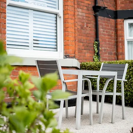 Kingsway Guesthouse - A Selection Of Single, Double And Family Rooms In A Central Location-3