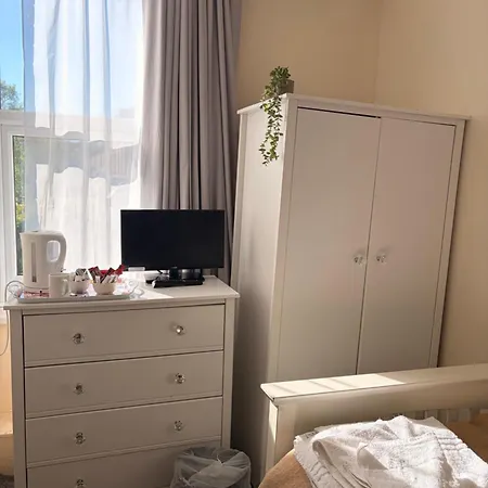 The Avenue Guesthouse-2