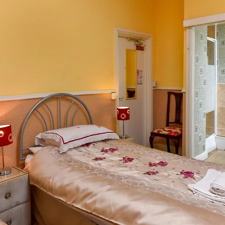 The Warren Guest House-2