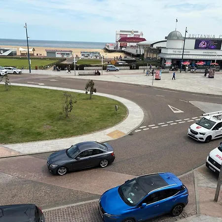 Henry'S On The Prom-2