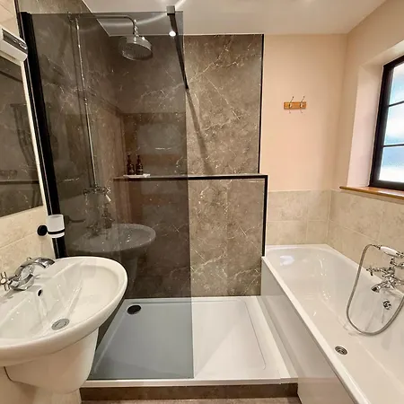 Ferryman Studio Apartments-3