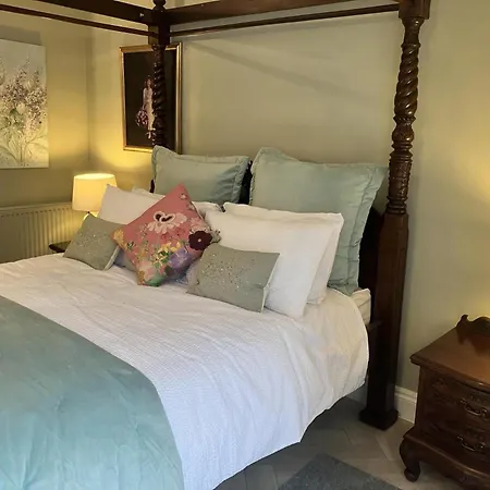 Storrs Gate House B & B No Pets Allowed-2