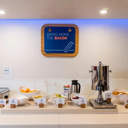 Holiday Inn Express Glasgow Airport By Ihg-2
