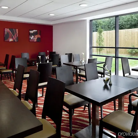 Premier Inn Banbury - M40 J11-3