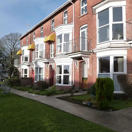 Hurst Dene Aparthotel-2