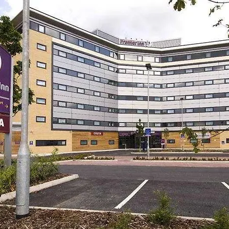 Premier Inn Manchester Airport Runger Lane South-2