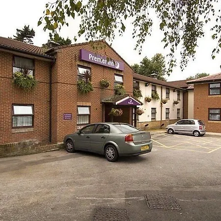 Premier Inn Nottingham South-3
